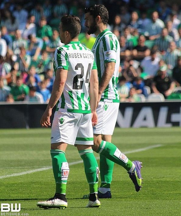 Rubn Castro y Jorge Molina durante un partido