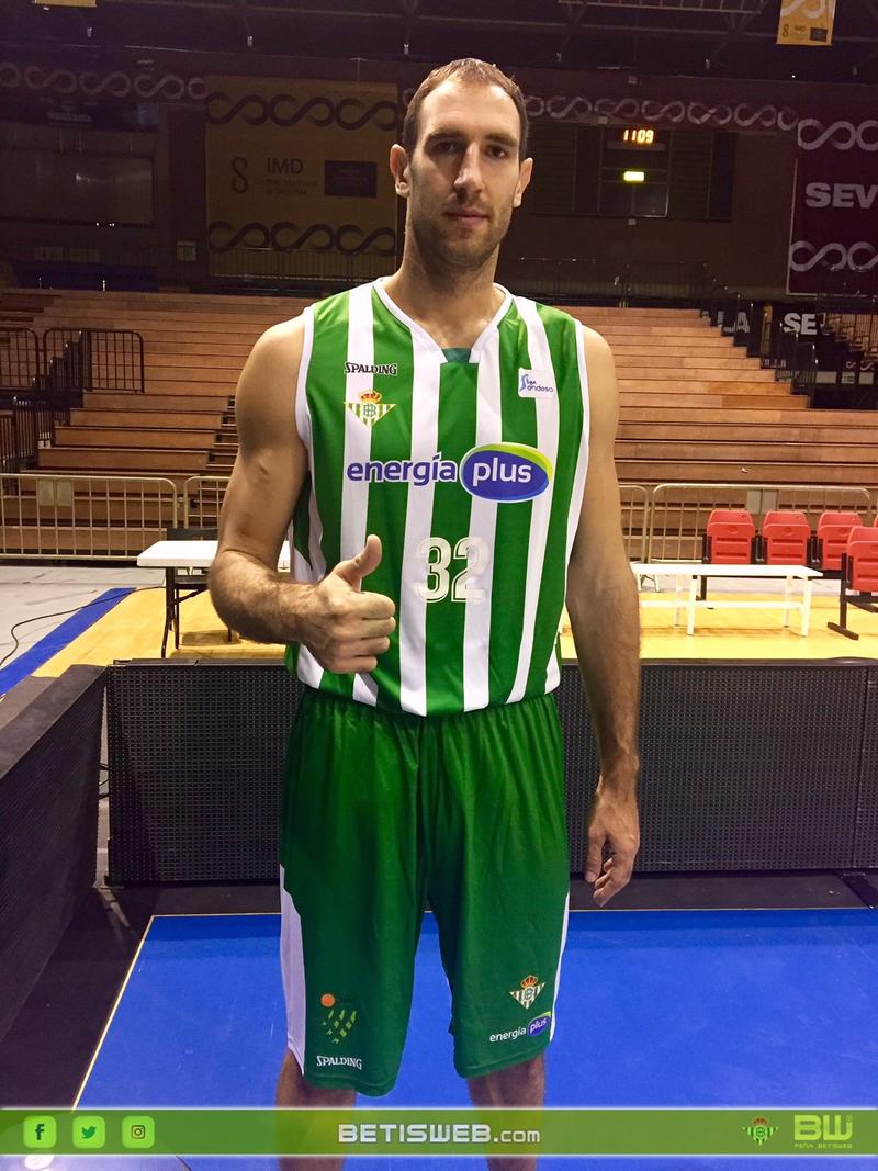 Haga clic en la imagen para ver una versin ms grande

Nombre:	Betis baloncesto 9.JPG
Visitas:	1
Size:	122,6 KB
ID:	6651016