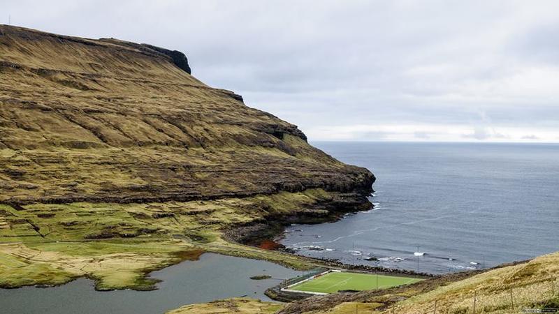 Haga clic en la imagen para ver una versin ms grande

Nombre:	Eidi-Stadium,-Faroe-Islands-002.jpg
Visitas:	1
Size:	61,1 KB
ID:	6806671