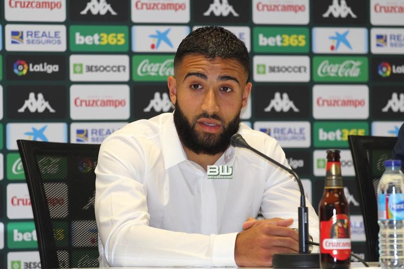 Haga clic en la imagen para ver una versin ms grande

Nombre:	aPresentación Nabil Fekir (58).jpg
Visitas:	1
Size:	57,8 KB
ID:	7204931