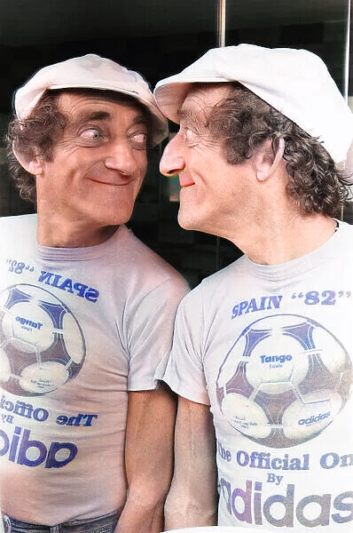 Haga clic en la imagen para ver una versin ms grande

Nombre:	zany-comedian-marty-feldman-seen-posing-daily-21578798.jpg.png
Visitas:	1
Size:	407,3 KB
ID:	8057640