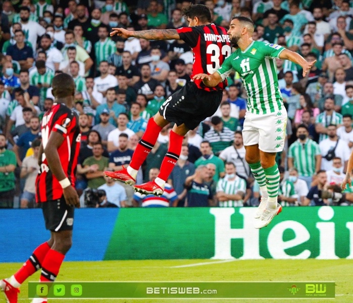 J-3-Real-Betis-vs-Bayer-Leverkusen1025