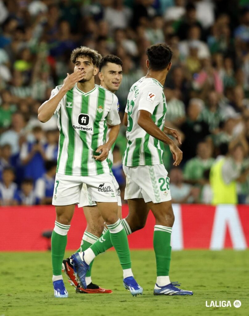 Datos sobre el Real Betis Balompie, Real Sporting Club y UD Las