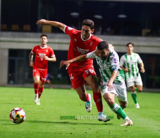 Fútbol: el Conil CF busca su primera victoria lejos de casa