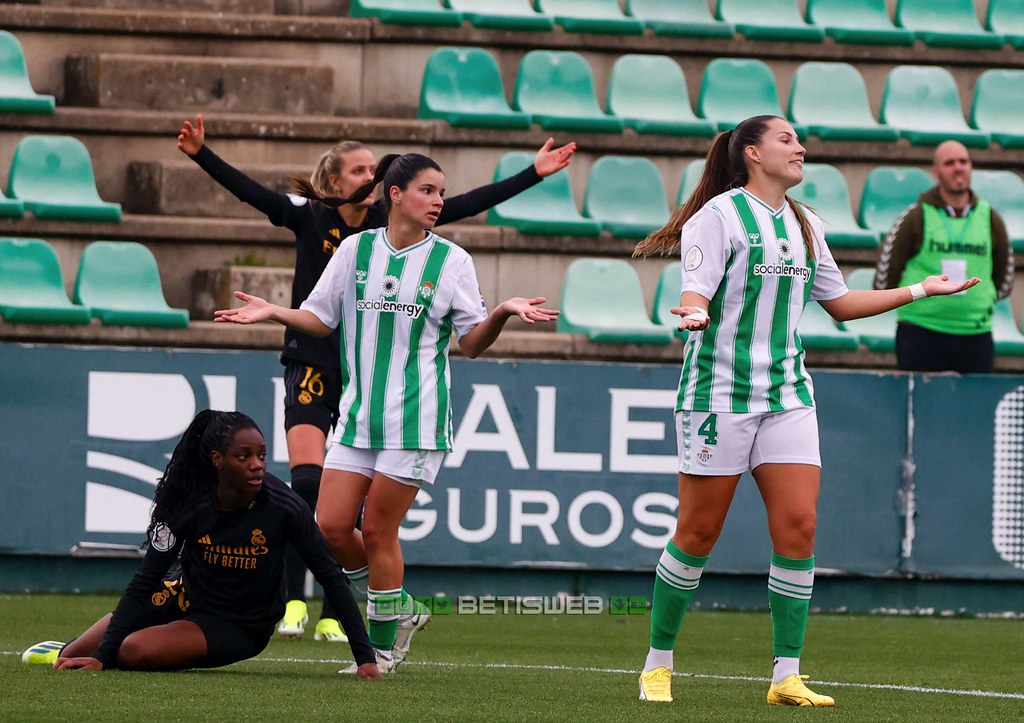 Posiciones de fútbol club barcelona femenino contra real betis féminas